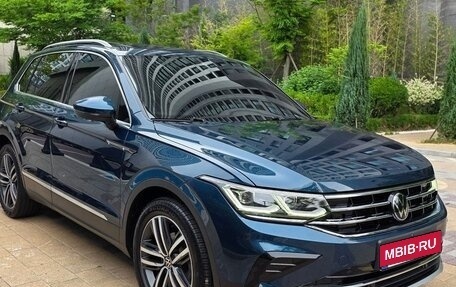 Volkswagen Tiguan II, 2023 год, 4 000 000 рублей, 2 фотография