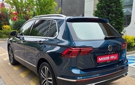 Volkswagen Tiguan II, 2023 год, 4 000 000 рублей, 3 фотография