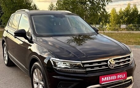 Volkswagen Tiguan II, 2017 год, 2 580 000 рублей, 2 фотография