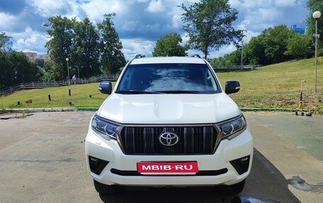 Toyota Land Cruiser Prado 150 рестайлинг 2, 2021 год, 6 500 000 рублей, 1 фотография