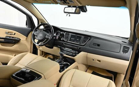 KIA Carnival III, 2018 год, 2 349 000 рублей, 6 фотография