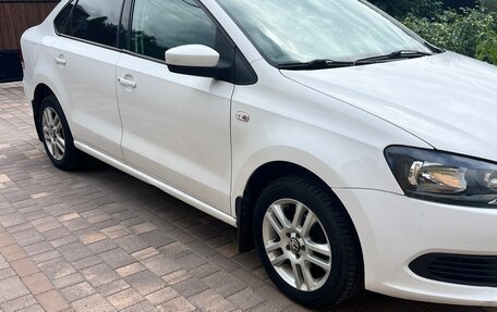 Volkswagen Polo VI (EU Market), 2011 год, 970 000 рублей, 2 фотография