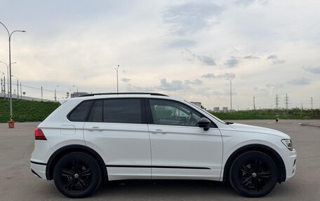 Volkswagen Tiguan II, 2019 год, 2 820 000 рублей, 2 фотография