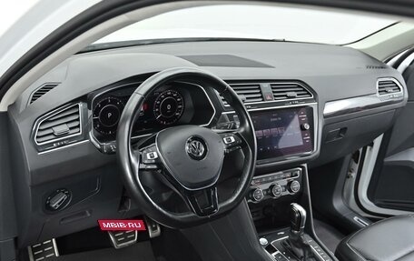 Volkswagen Tiguan II, 2018 год, 1 899 000 рублей, 6 фотография