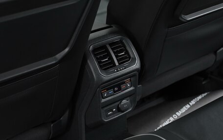 Volkswagen Tiguan II, 2018 год, 1 899 000 рублей, 14 фотография