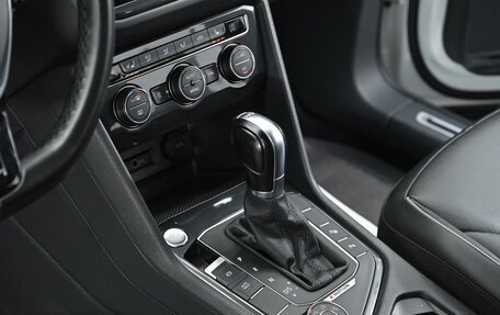 Volkswagen Tiguan II, 2018 год, 1 899 000 рублей, 10 фотография