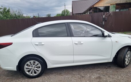 KIA Rio IV, 2018 год, 1 400 000 рублей, 5 фотография