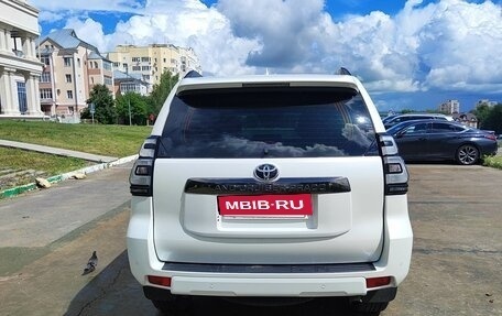 Toyota Land Cruiser Prado 150 рестайлинг 2, 2021 год, 6 500 000 рублей, 3 фотография
