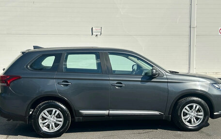 Mitsubishi Outlander III рестайлинг 3, 2021 год, 1 820 000 рублей, 5 фотография
