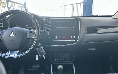 Mitsubishi Outlander III рестайлинг 3, 2021 год, 1 820 000 рублей, 12 фотография