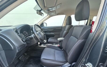 Mitsubishi Outlander III рестайлинг 3, 2021 год, 1 820 000 рублей, 10 фотография