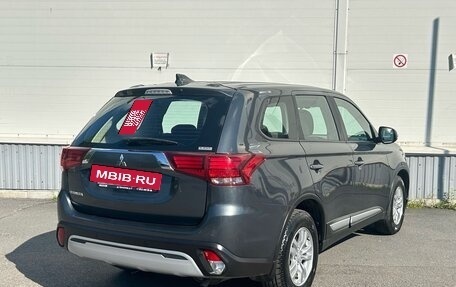 Mitsubishi Outlander III рестайлинг 3, 2021 год, 1 820 000 рублей, 7 фотография