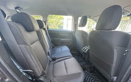 Mitsubishi Outlander III рестайлинг 3, 2021 год, 1 820 000 рублей, 21 фотография