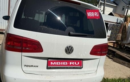 Volkswagen Touran III, 2014 год, 1 850 000 рублей, 4 фотография