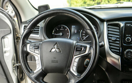 Mitsubishi Pajero Sport III рестайлинг, 2017 год, 2 218 000 рублей, 12 фотография