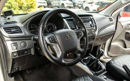 Mitsubishi Pajero Sport III рестайлинг, 2017 год, 2 218 000 рублей, 16 фотография