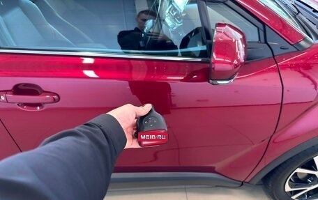 Toyota C-HR I рестайлинг, 2019 год, 2 149 999 рублей, 28 фотография