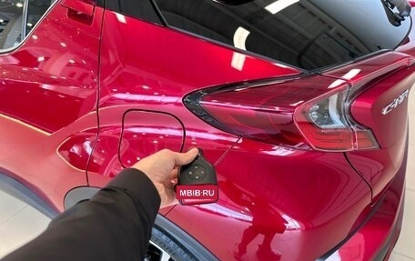 Toyota C-HR I рестайлинг, 2019 год, 2 149 999 рублей, 24 фотография