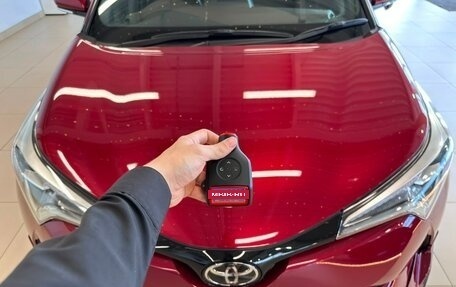 Toyota C-HR I рестайлинг, 2019 год, 2 149 999 рублей, 30 фотография