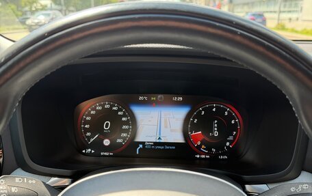 Volvo V60 Cross Country II, 2021 год, 4 200 000 рублей, 7 фотография