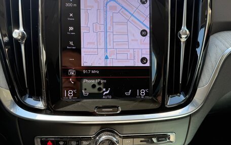 Volvo V60 Cross Country II, 2021 год, 4 200 000 рублей, 6 фотография