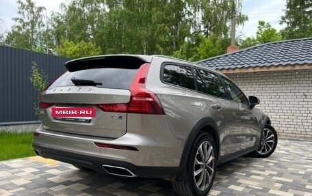 Volvo V60 Cross Country II, 2021 год, 4 200 000 рублей, 4 фотография
