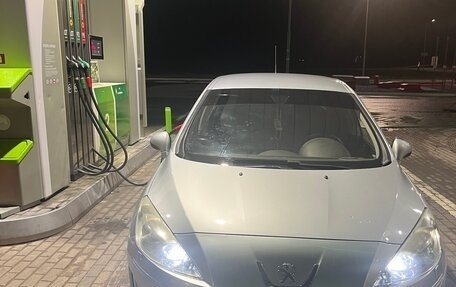 Peugeot 408 I рестайлинг, 2013 год, 450 000 рублей, 3 фотография