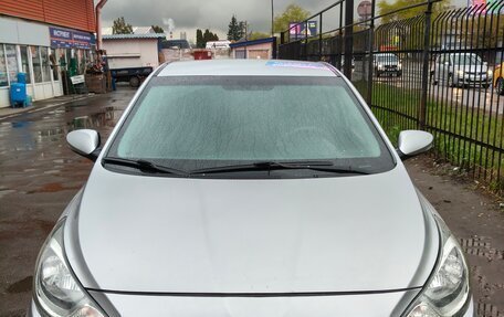 Hyundai Solaris II рестайлинг, 2011 год, 540 000 рублей, 2 фотография