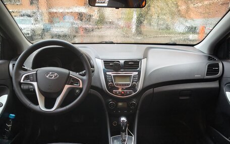 Hyundai Solaris II рестайлинг, 2011 год, 540 000 рублей, 16 фотография