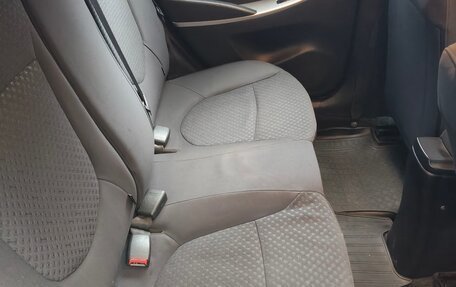 Hyundai Solaris II рестайлинг, 2011 год, 540 000 рублей, 21 фотография