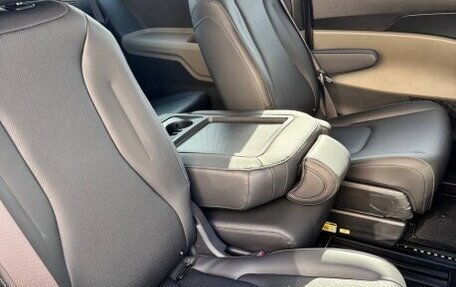 KIA Carnival, 2023 год, 5 200 000 рублей, 21 фотография