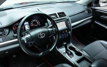 Toyota Camry, 2017 год, 1 600 000 рублей, 10 фотография