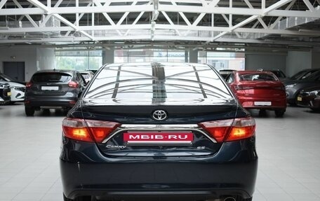 Toyota Camry, 2017 год, 1 600 000 рублей, 6 фотография