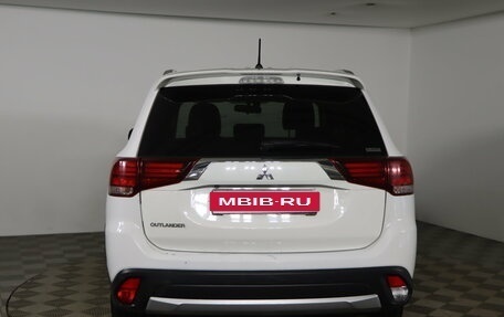 Mitsubishi Outlander III рестайлинг 3, 2015 год, 1 799 990 рублей, 6 фотография