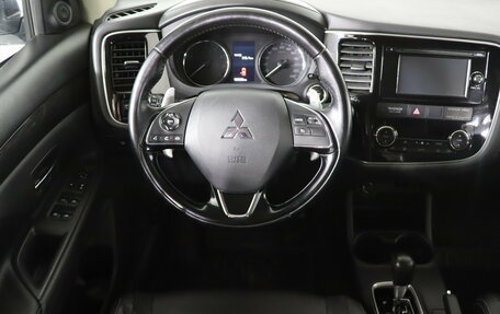 Mitsubishi Outlander III рестайлинг 3, 2015 год, 1 799 990 рублей, 15 фотография