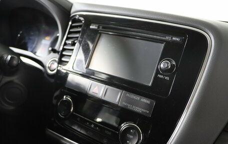 Mitsubishi Outlander III рестайлинг 3, 2015 год, 1 799 990 рублей, 17 фотография