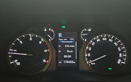 Toyota Land Cruiser Prado 150 рестайлинг 2, 2018 год, 4 800 000 рублей, 19 фотография