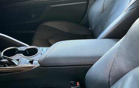 Toyota Camry, 2018 год, 3 450 000 рублей, 10 фотография
