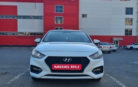 Hyundai Solaris II рестайлинг, 2017 год, 950 000 рублей, 2 фотография