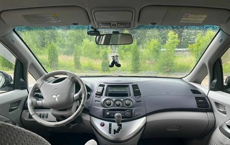 Mitsubishi Grandis, 2004 год, 700 000 рублей, 13 фотография