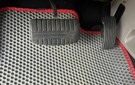 Mitsubishi Grandis, 2004 год, 700 000 рублей, 35 фотография