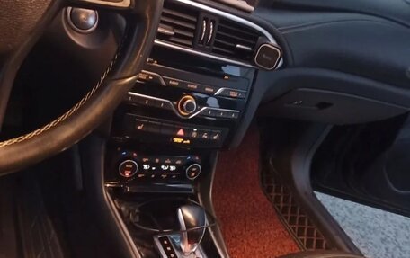 Infiniti QX30, 2016 год, 1 800 000 рублей, 13 фотография