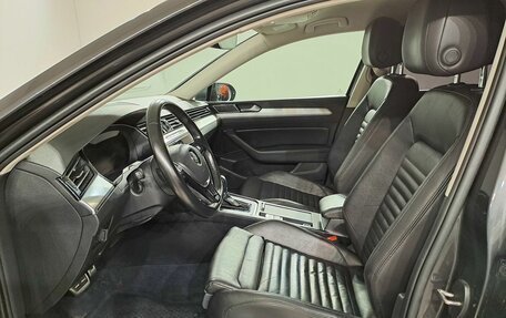 Volkswagen Passat B8 рестайлинг, 2018 год, 1 990 000 рублей, 14 фотография