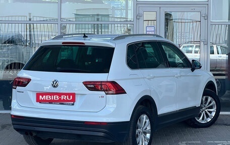 Volkswagen Tiguan II, 2017 год, 2 349 000 рублей, 2 фотография