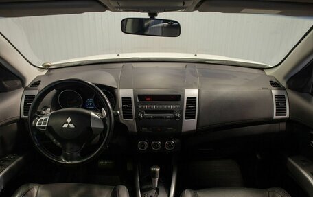 Mitsubishi Outlander III рестайлинг 3, 2010 год, 1 165 000 рублей, 19 фотография