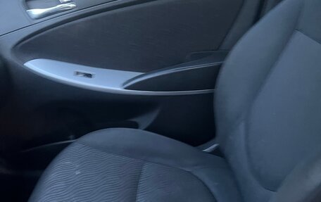 Hyundai Solaris II рестайлинг, 2011 год, 410 000 рублей, 10 фотография