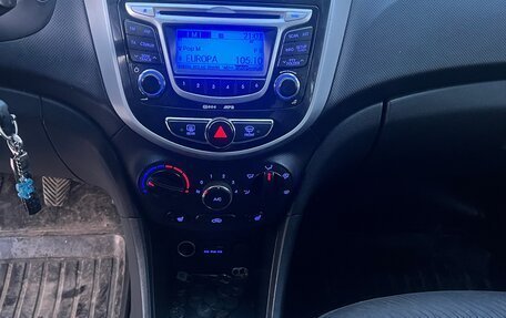 Hyundai Solaris II рестайлинг, 2011 год, 410 000 рублей, 12 фотография