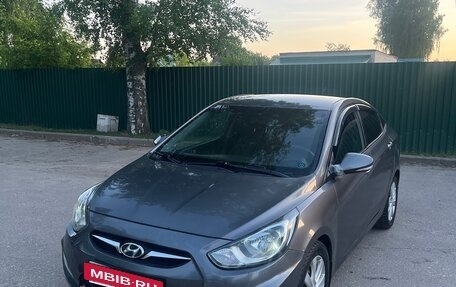 Hyundai Solaris II рестайлинг, 2011 год, 410 000 рублей, 2 фотография