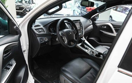 Mitsubishi Pajero Sport III рестайлинг, 2018 год, 2 550 000 рублей, 9 фотография