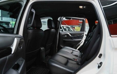 Mitsubishi Pajero Sport III рестайлинг, 2018 год, 2 550 000 рублей, 7 фотография
